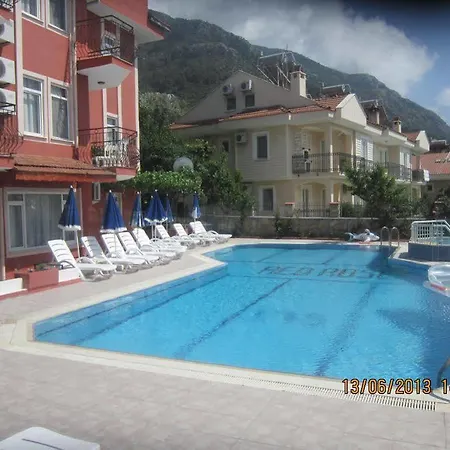 Red Rose Hotel 2*