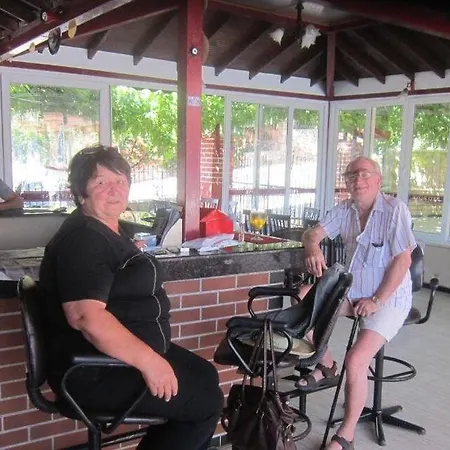 Red Rose אולודניץ